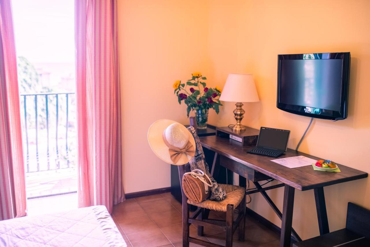 Hotel Villa Sirina Taormina Bagian luar foto